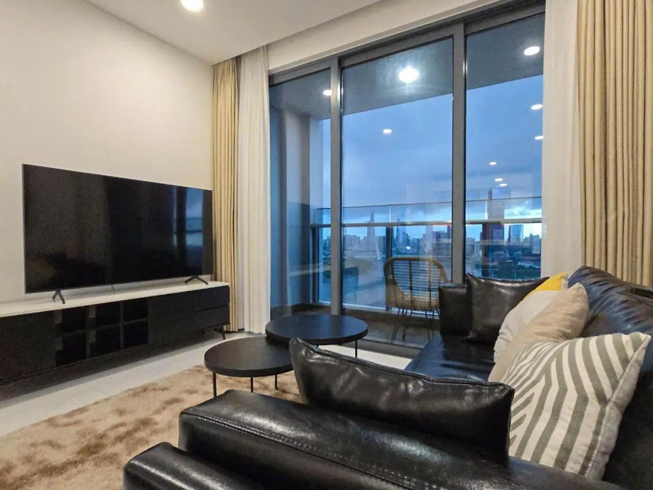 Zeus Living - Sunwah Pearl 2 Bedroom Glorious Ho Chi Minh-Byen