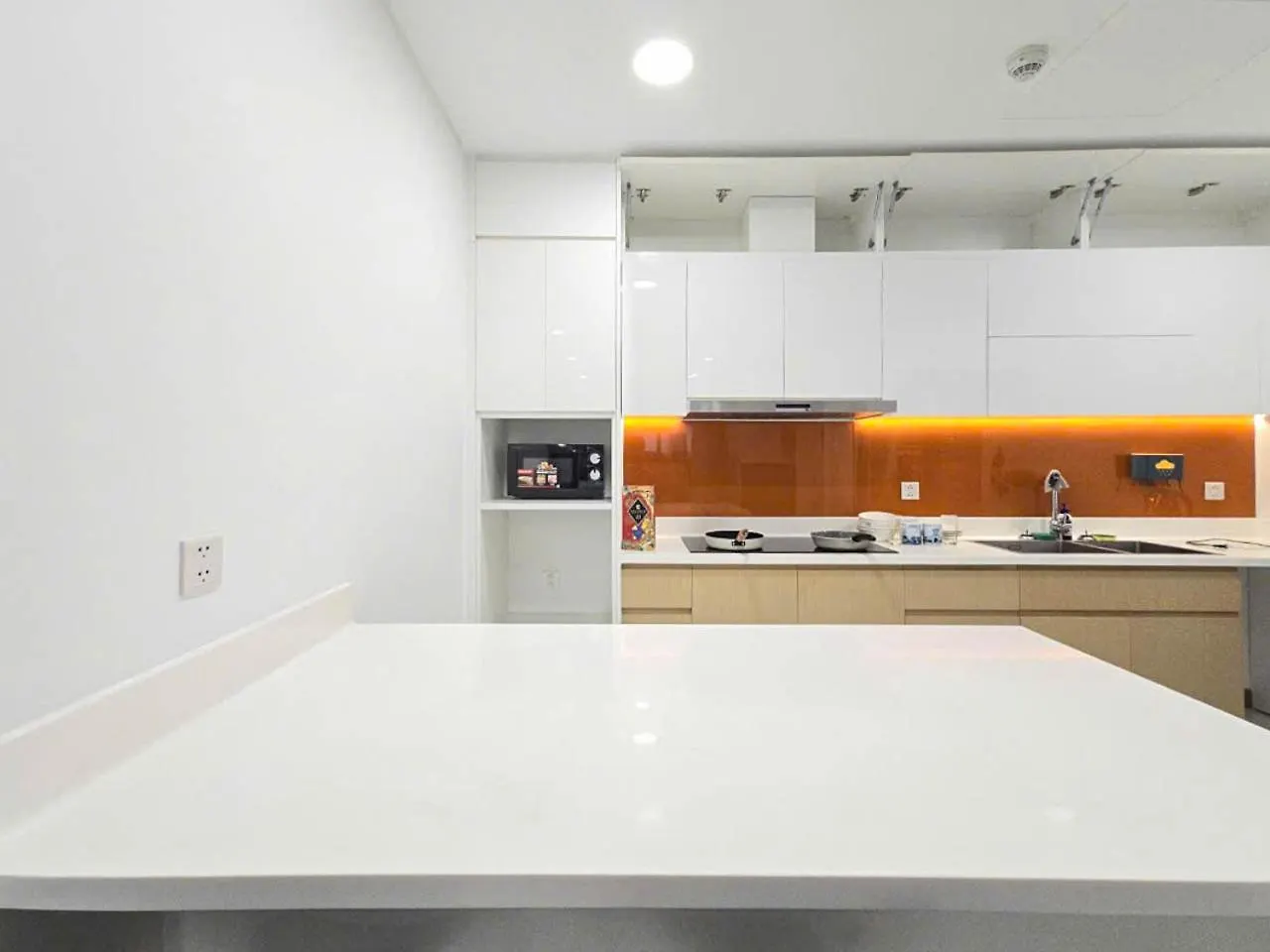Zeus Living - Sunwah Pearl 2 Bedroom Glorious Ho Chi Minh City Apartment