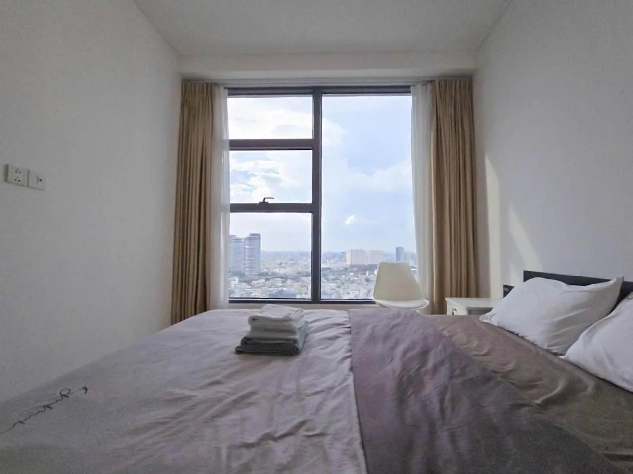 Zeus Living - Sunwah Pearl 2 Bedroom Glorious Ho Chi Minh City Vietnam