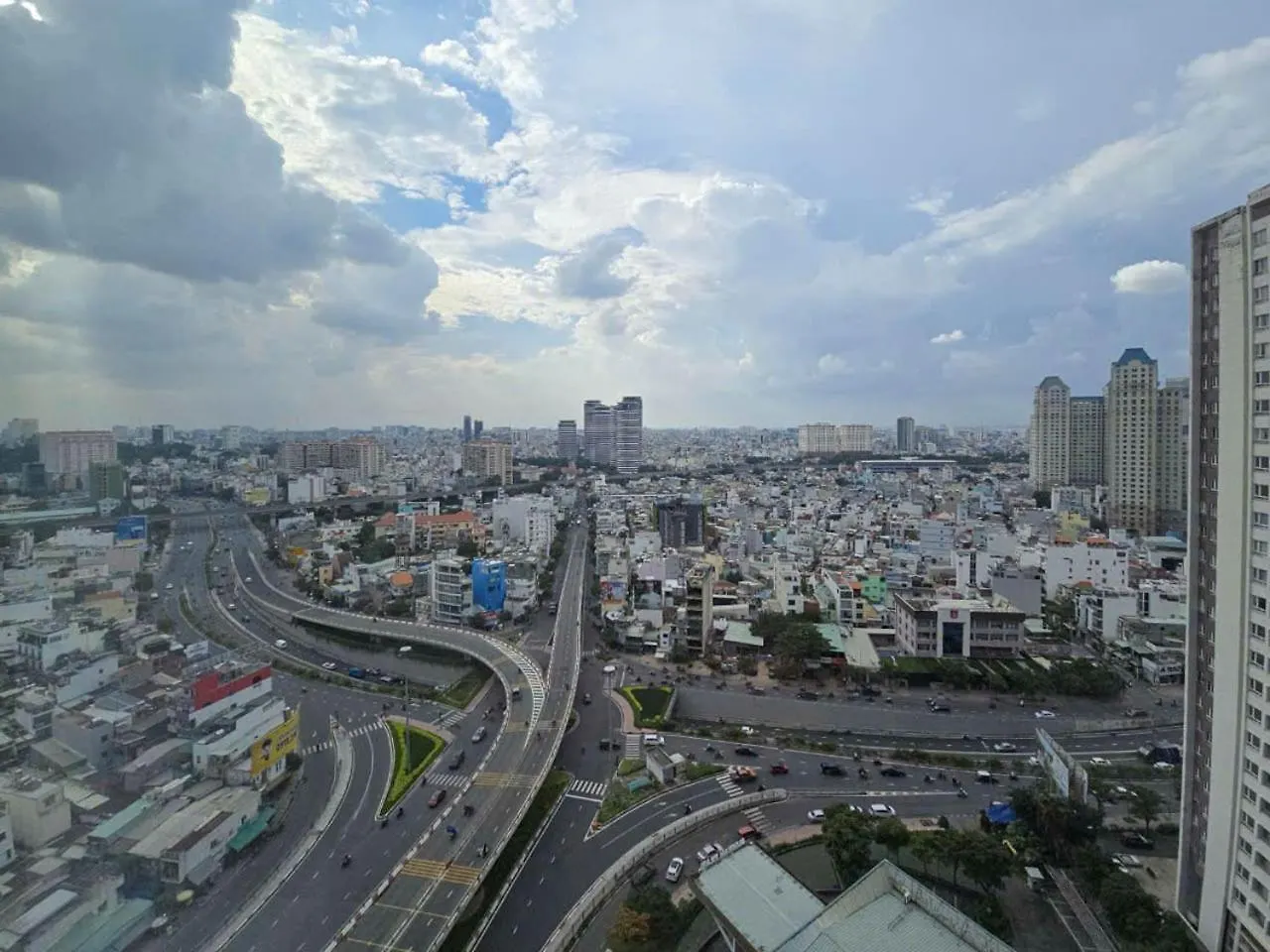 Zeus Living - Sunwah Pearl 2 Bedroom Glorious Ho Chi Minh City