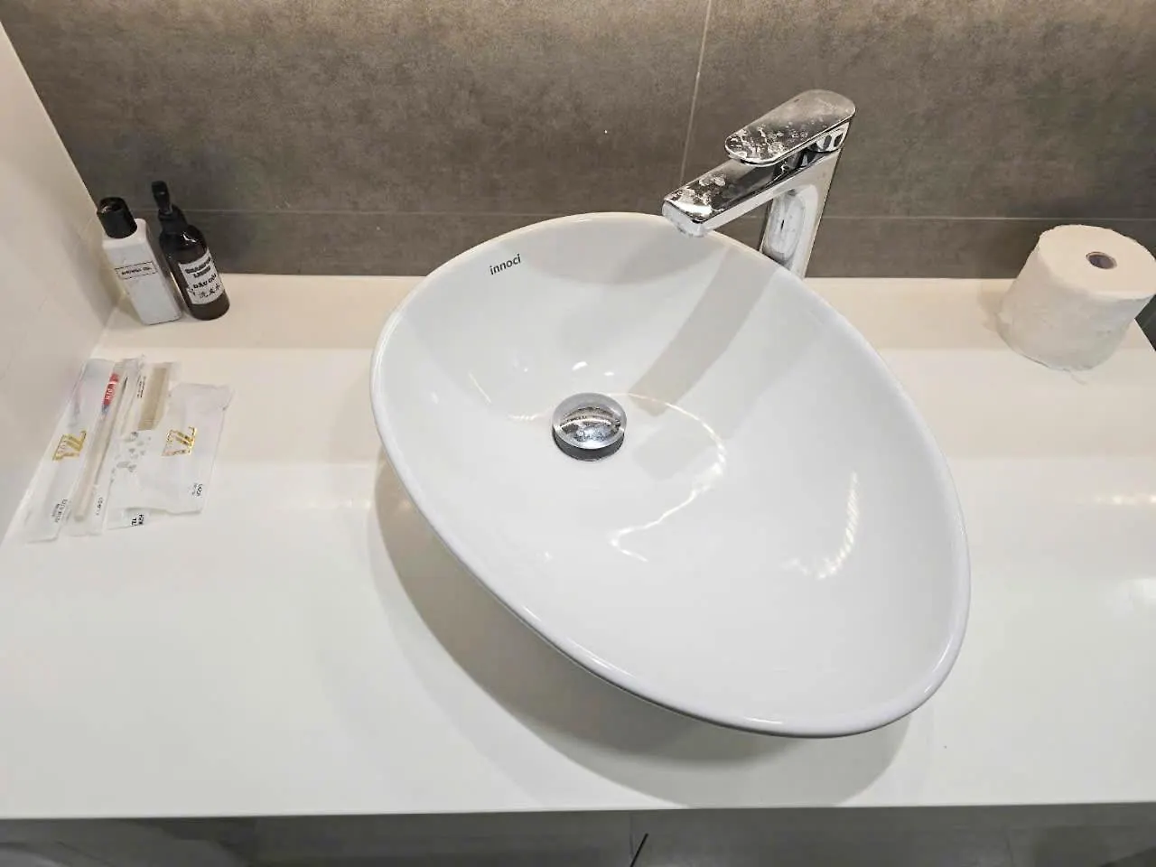 Zeus Living - Sunwah Pearl 2 Bedroom Glorious Ho Chi Minh City