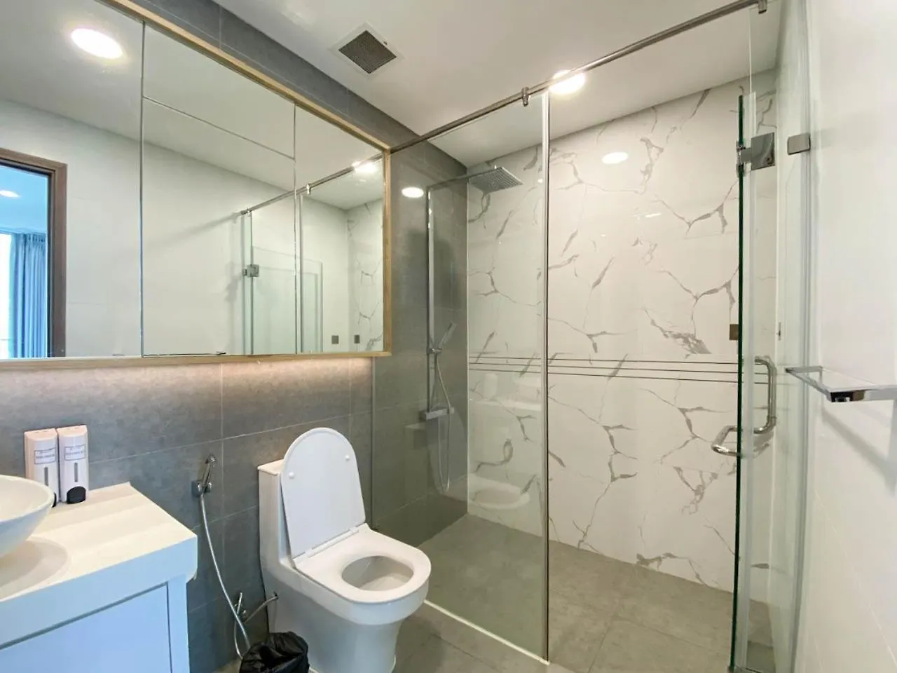 Zeus Living - Sunwah Pearl 2 Bedroom Glorious Ho Chi Minh City 0*,  Vietnam